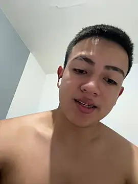 Snapshot of santiagoo_madrid chatting on April 27, 2:53 am santiagoo madrid online show from April 27, 2:53 am