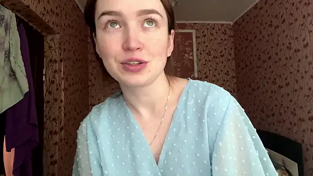 Snapshot of Chloooee chatting on May 14, 2:46 pm Chloooee online show from May 14, 2:46 pm