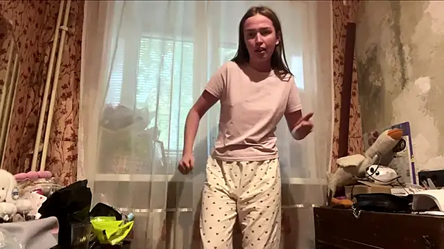 Snapshot of Chloooee chatting on May 23, 4:22 pm Chloooee online show from May 23, 4:22 pm