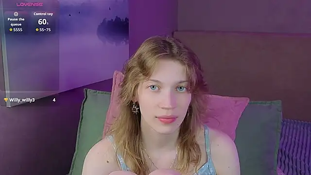 Snapshot of Emily_Cartex chatting on June 16, 5:43 am Emily Cartex online show from June 16, 5:43 am
