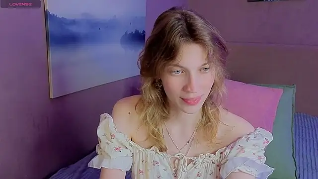 Snapshot of Emily_Cartex chatting on June 24, 6:12 am Emily Cartex online show from June 24, 6:12 am