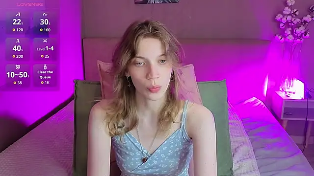 Snapshot of Emily_Cartex chatting on June 27, 5:23 am Emily Cartex online show from June 27, 5:23 am