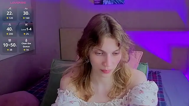 Snapshot of Emily_Cartex chatting on July 12, 5:42 am Emily Cartex online show from July 12, 5:42 am