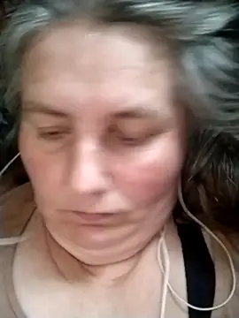 Snapshot of IrisMaris37 chatting on May 11, 10:32 am IrisMaris37 online show from May 11, 10:32 am