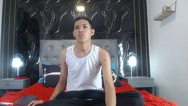 PhillipCox online show from June 1, 12:29 pm