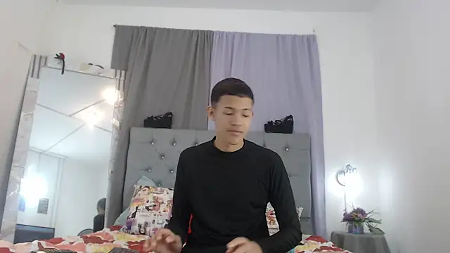 PhillipCox online show from June 13, 3:37 am