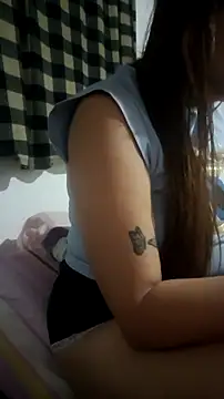 Snapshot of Ladymilf12 chatting on June 8, 12:25 am Ladymilf12 online show from June 8, 12:25 am