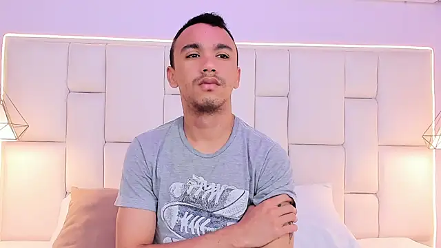 Snapshot of AndresSolorzano1 chatting on May 2, 11:26 am AndresSolorzano1 online show from May 2, 11:26 am