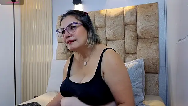Carolina crus  online show from July 5, 12:34 pm