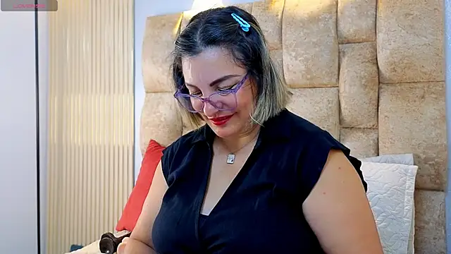 Carolina crus  online show from July 13, 12:30 pm
