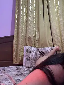 Snapshot of QueenRima99 chatting on May 21, 1:23 am QueenRima99 online show from May 21, 1:23 am