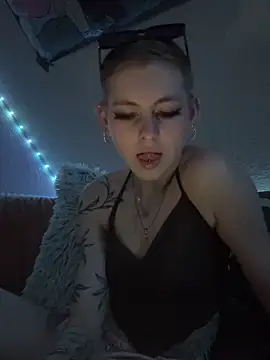 Snapshot of Lina-420 chatting on May 30, 8:17 pm Lina-420 online show from May 30, 8:17 pm