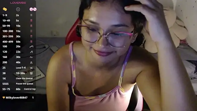 Snapshot of Lily____ chatting on May 23, 9:24 am Lily online show from May 23, 9:24 am