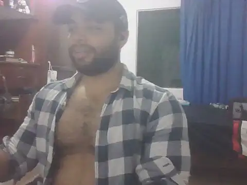 Snapshot of Bearmachin chatting on May 1, 4:17 am Bearmachin online show from May 1, 4:17 am