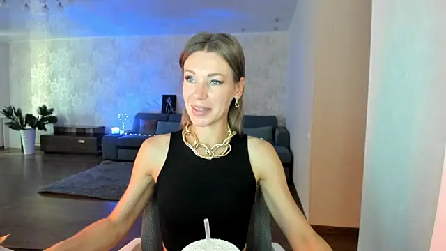 Snapshot of miababemi09 chatting on July 8, 4:28 am miababemi09 online show from July 8, 4:28 am