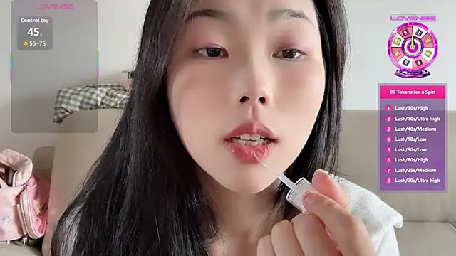 Snapshot of XIAOnaimao-001 chatting on June 7, 7:45 am XIAOnaimao-001 online show from June 7, 7:45 am