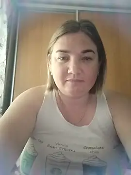 Snapshot of MiyaOlliver chatting on July 6, 10:23 am MiyaOlliver online show from July 6, 10:23 am