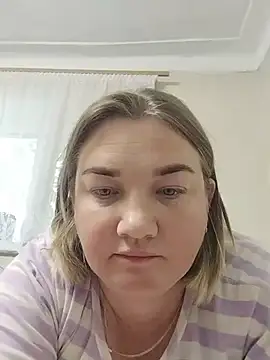 Snapshot of MiyaOlliver chatting on July 10, 3:14 pm MiyaOlliver online show from July 10, 3:14 pm