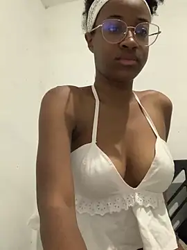 Snapshot of Julyshygirl chatting on April 27, 1:36 am Julyshygirl online show from April 27, 1:36 am