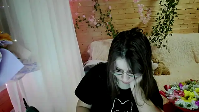 SummerAlexa online show from April 26, 7:33 pm