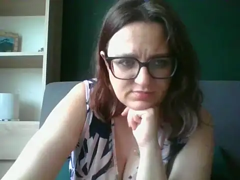 Snapshot of sensual_paris chatting on June 10, 5:28 am sensual paris online show from June 10, 5:28 am