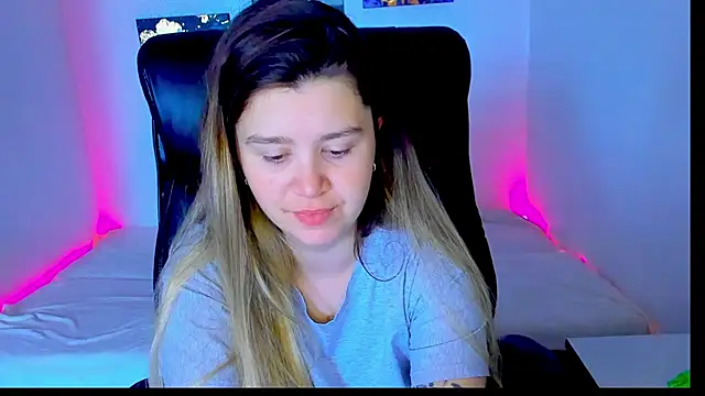 Snapshot of Natali_Secret chatting on June 21, 7:22 am Natali Secret online show from June 21, 7:22 am