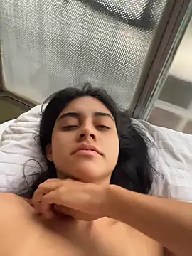 mia moonna online show from June 4, 11:16 am