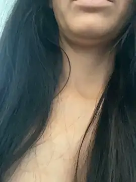 lucyluvxx online show from April 28, 2:33 pm