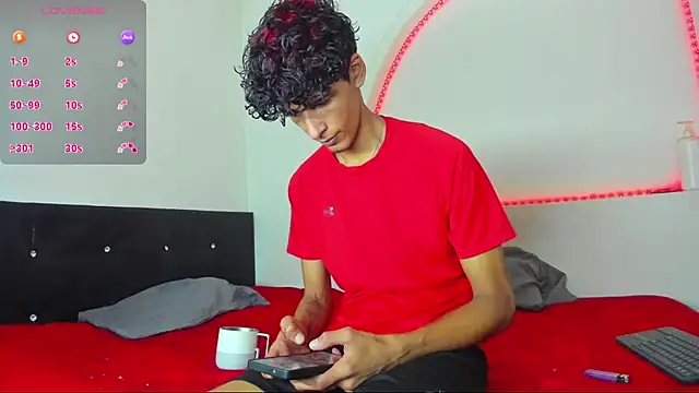 Snapshot of liammendoza98 chatting on April 30, 11:16 am liammendoza98 online show from April 30, 11:16 am
