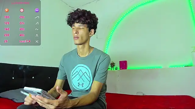 Snapshot of liammendoza98 chatting on May 6, 1:16 pm liammendoza98 online show from May 6, 1:16 pm
