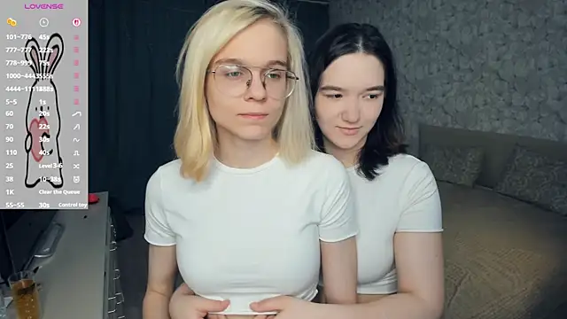 Snapshot of KarinStfleur chatting on May 13, 7:11 pm KarinStfleur online show from May 13, 7:11 pm