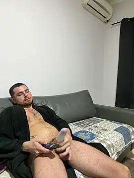 Snapshot of vitor_souz chatting on May 18, 12:00 pm vitor souz online show from May 18, 12:00 pm