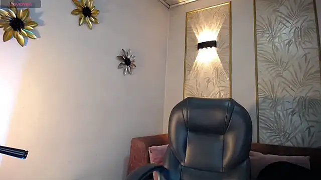 Snapshot of Dalila_5 chatting on June 3, 7:19 pm Dalila 5 online show from June 3, 7:19 pm