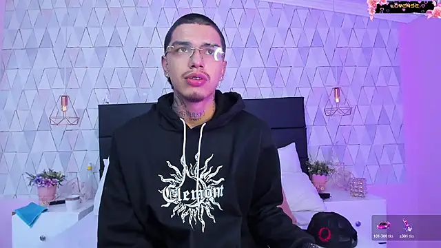 Snapshot of TysonRiggs chatting on May 27, 12:02 pm TysonRiggs online show from May 27, 12:02 pm