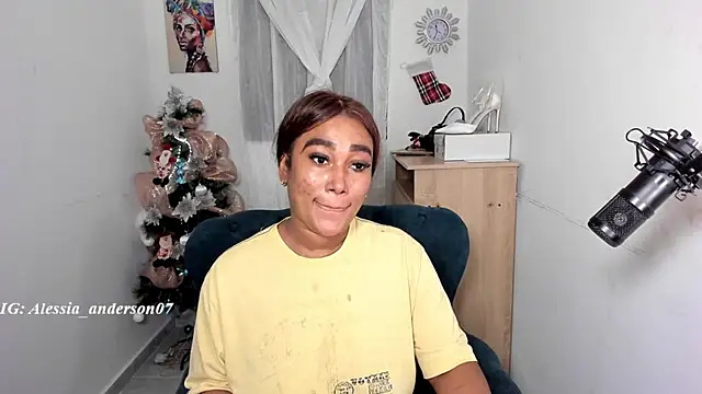 Snapshot of alessia_anderson chatting on December 6, 4:36 am alessia anderson online show from December 6, 4:36 am