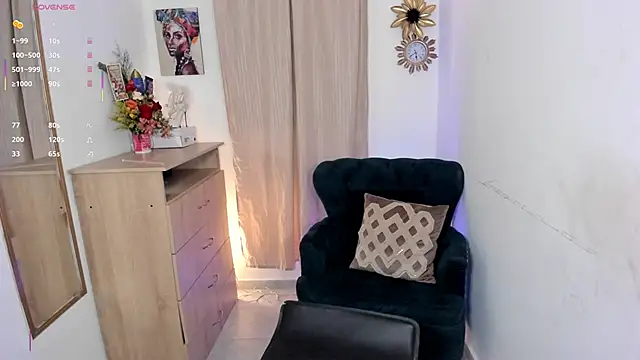 Snapshot of alessia_anderson chatting on March 12, 12:10 am alessia anderson online show from March 12, 12:10 am