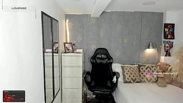 Snapshot of alessia_anderson chatting on September 19, 12:45 am alessia anderson online show from September 19, 12:45 am