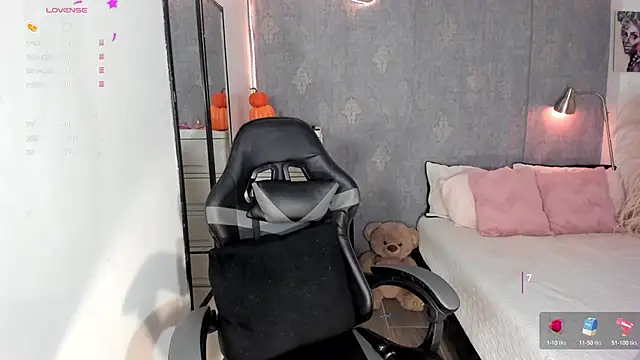 Snapshot of alessia_anderson chatting on October 15, 11:38 pm alessia anderson online show from October 15, 11:38 pm