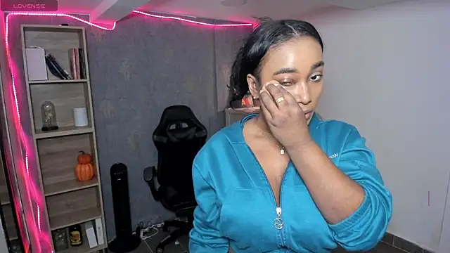 Snapshot of alessia_anderson chatting on October 21, 11:27 pm alessia anderson online show from October 21, 11:27 pm