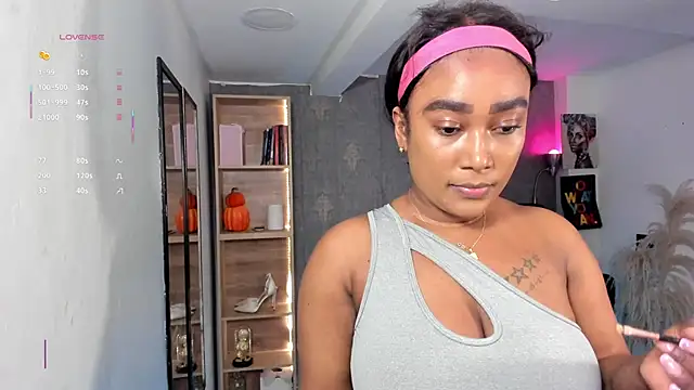 Snapshot of alessia_anderson chatting on November 5, 10:43 pm alessia anderson online show from November 5, 10:43 pm