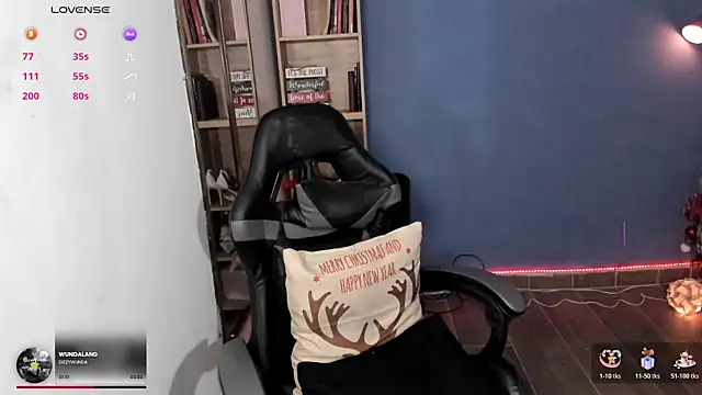 Snapshot of alessia_anderson chatting on December 21, 9:05 am alessia anderson online show from December 21, 9:05 am