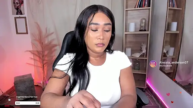 Snapshot of alessia_anderson chatting on February 18, 1:56 am alessia anderson online show from February 18, 1:56 am