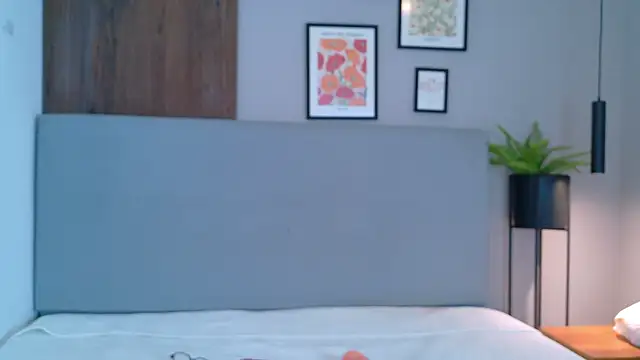 ZoeyPetit online show from July 19, 12:53 pm