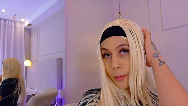 ZoeyPetit online show from July 29, 7:01 pm