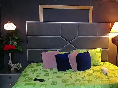 Snapshot of noah_oliver1 chatting on May 18, 7:31 pm noah oliver1 online show from May 18, 7:31 pm