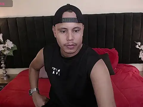 Snapshot of noah_oliver1 chatting on May 30, 1:14 am noah oliver1 online show from May 30, 1:14 am