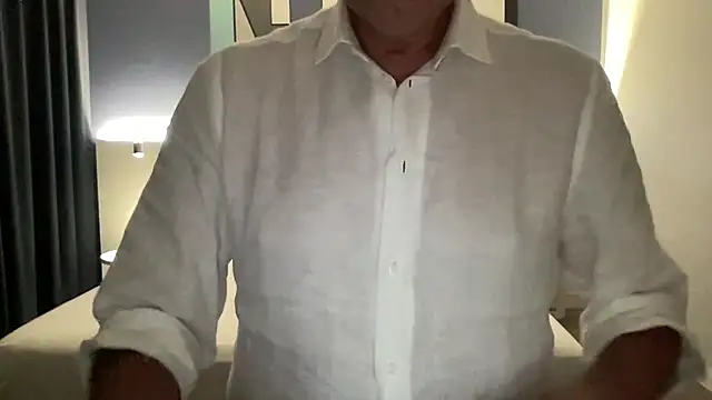 Snapshot of henrybull007 chatting on June 17, 8:32 pm henrybull007 online show from June 17, 8:32 pm
