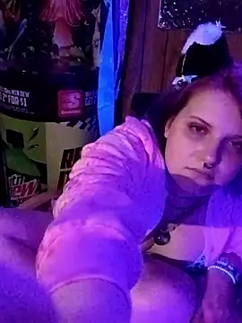 yourfavfallenstar online show from April 30, 2:07 am