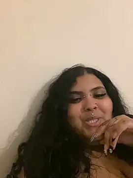 Snapshot of Izzy_Moon chatting on August 8, 4:47 am Izzy Moon online show from August 8, 4:47 am
