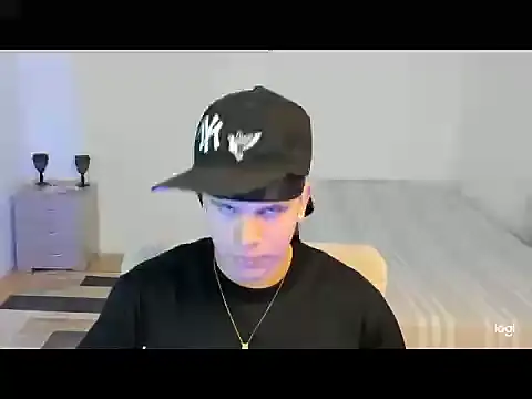 Snapshot of sant_wahlberg chatting on May 10, 10:15 pm sant wahlberg online show from May 10, 10:15 pm